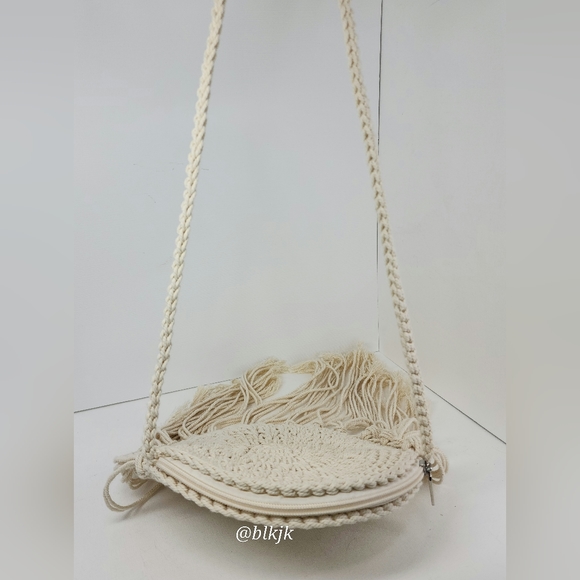Sun n Sand Crossbody Crochet Fringe Bag *Natural* EUC - Picture 4 of 9